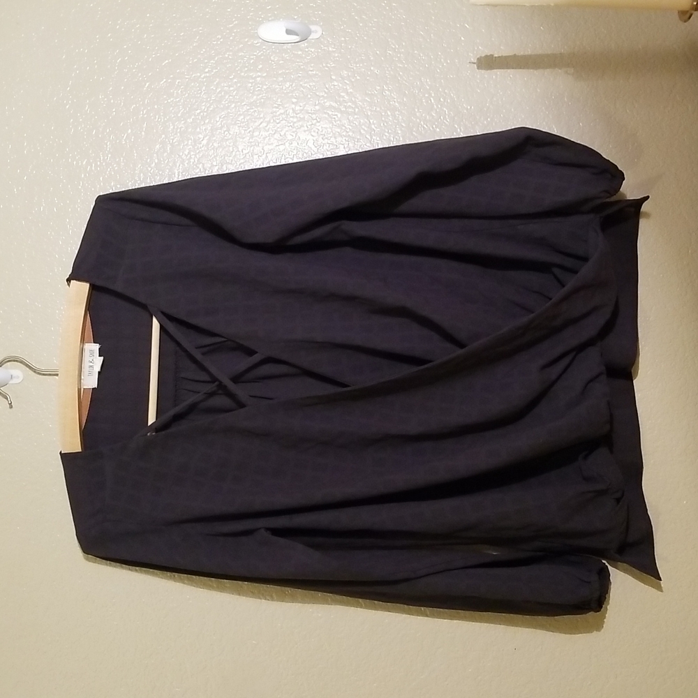 NWOT Size medium Taylor & Sage black long sleeve